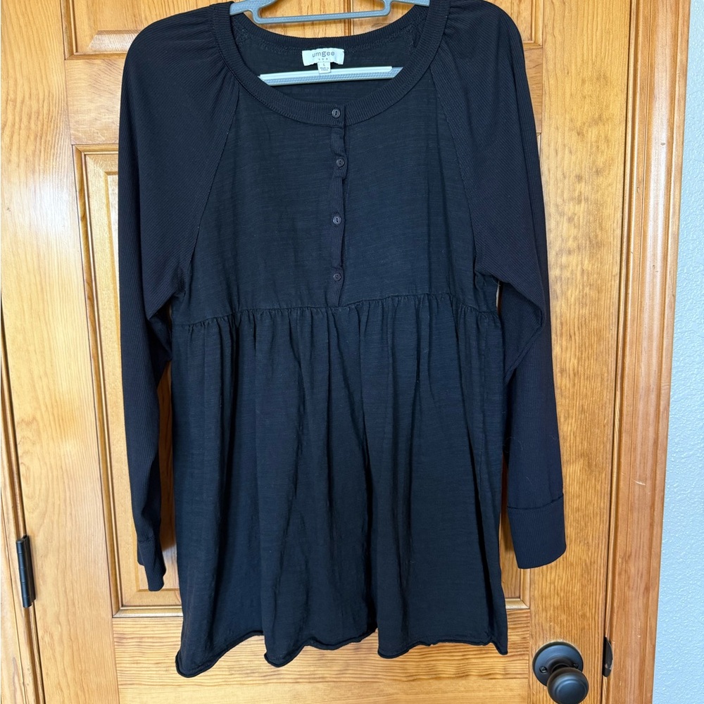 Umgee Black Button-Front Tunic size Large